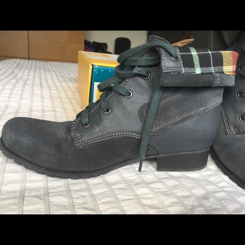 BC Footwear Cub grey suede Boots sz 6.5